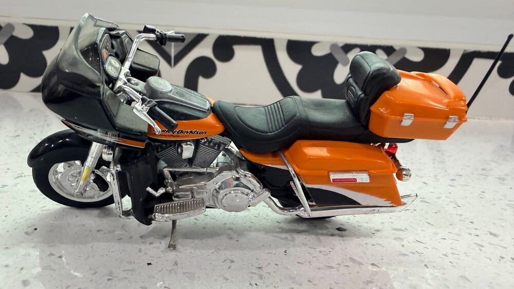 Maisto 1:18 Harley Davidson FLTRSEI Screamin Eagle Road Glide Orange Diecast